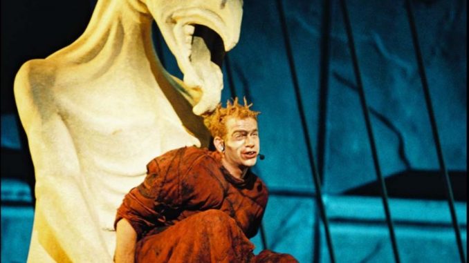 467177-garou-dans-notre-dame-de-paris-1998-950x0-2